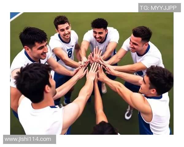 足球明星如何用霸气动作征服赛场展现个人魅力与团队精神